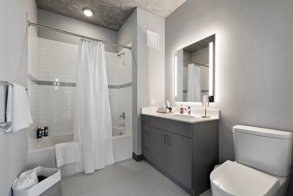 Cloud9 6 apt for 30ppl Fulton Market The Nouveau