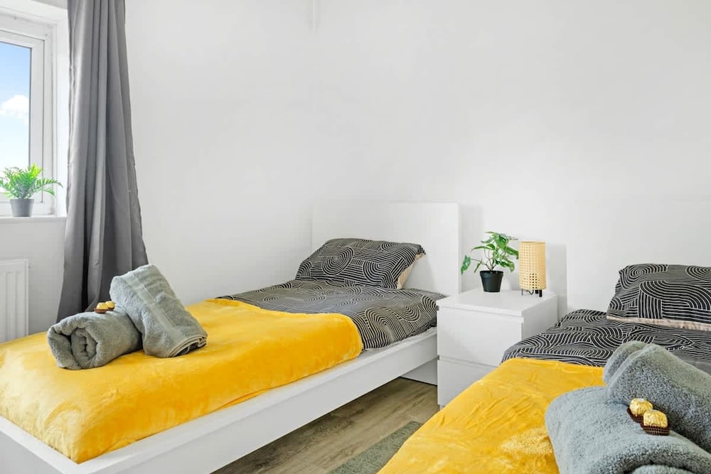 4 Bedrooms - 3 Bathrooms House
