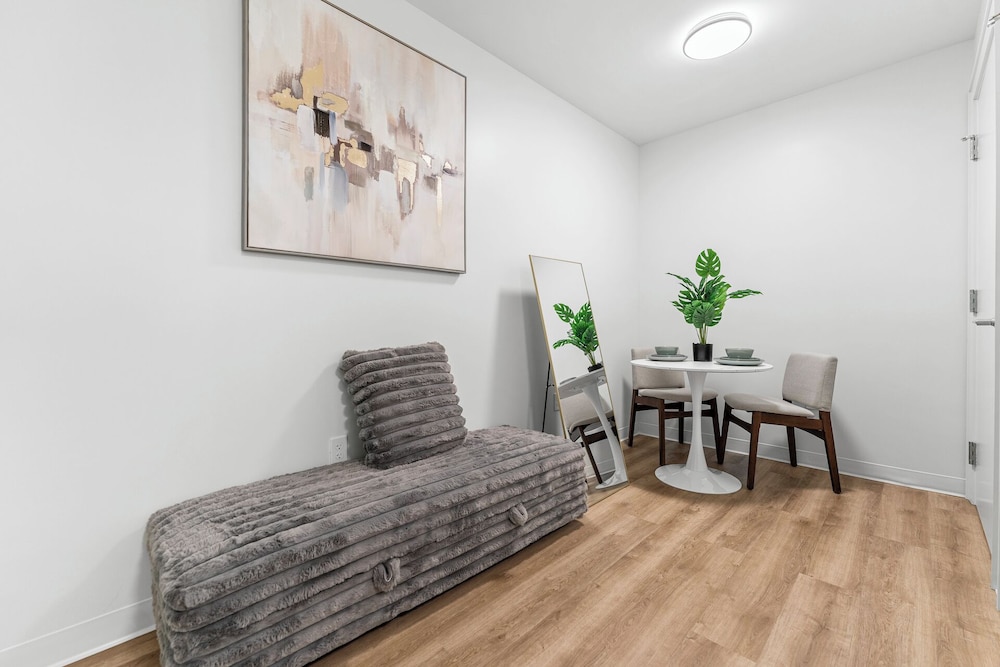 Furnished Apts near Harvard Stadium