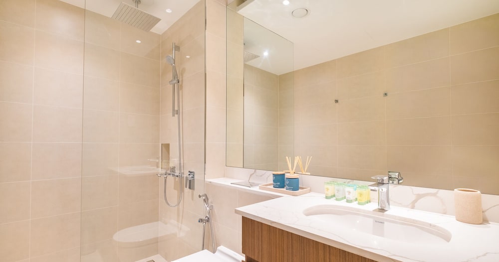 LUX The La Mer Luxury Burj View Suite 3