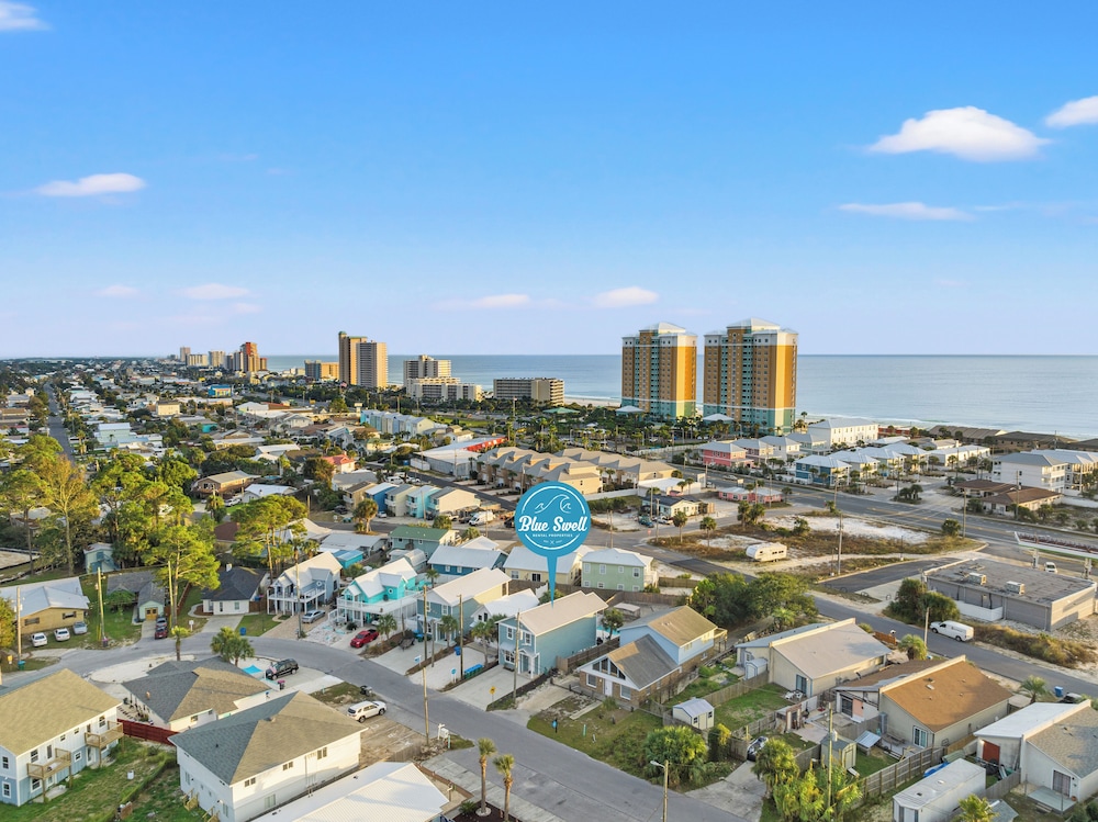 Spacious 4-bed, 3-bath Beach House Sleeps 12 for the Perfect Getaway
