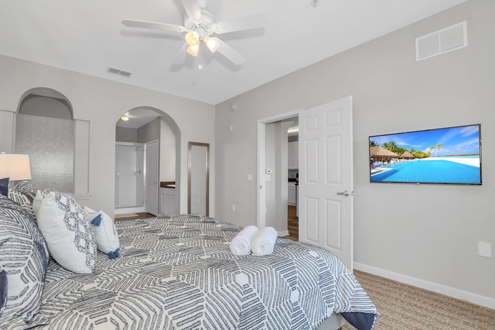 3BR Condo - Hot Tub Games Pool - Near Disney