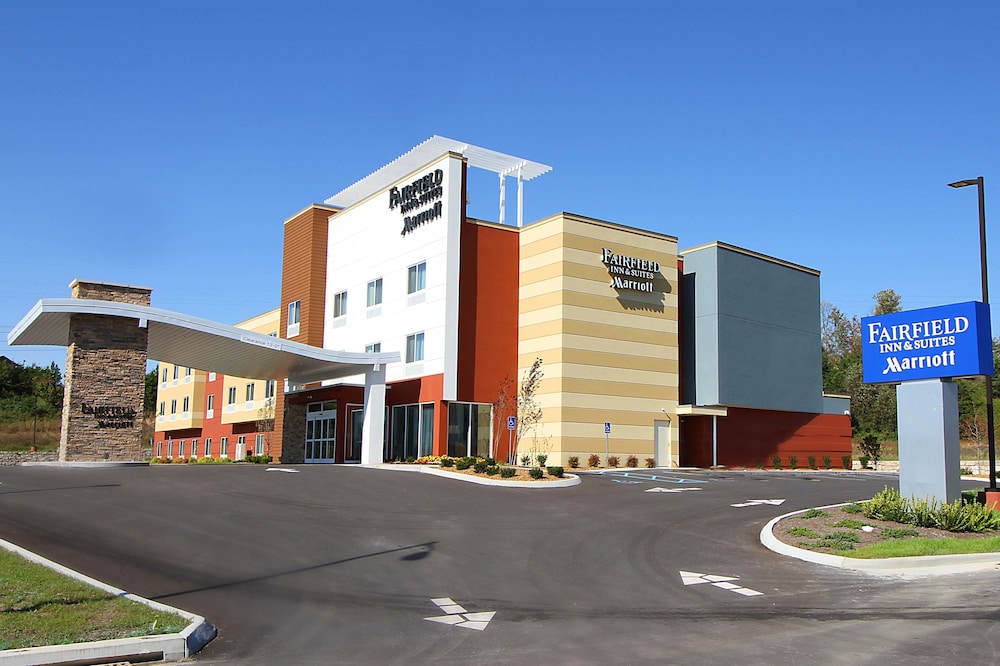 London Vacations - Fairfield Inn Suites by Marriott London - Property Image 15
