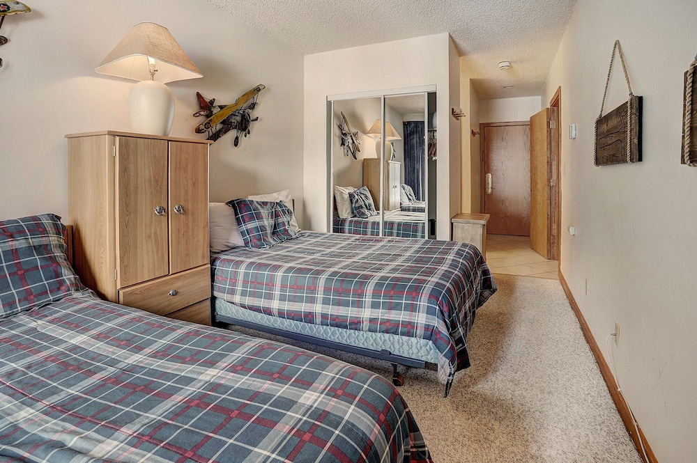 Pet Friendly Ski-In Ski-Out Right By The Lift and Golf Course - FP310 by Redawning