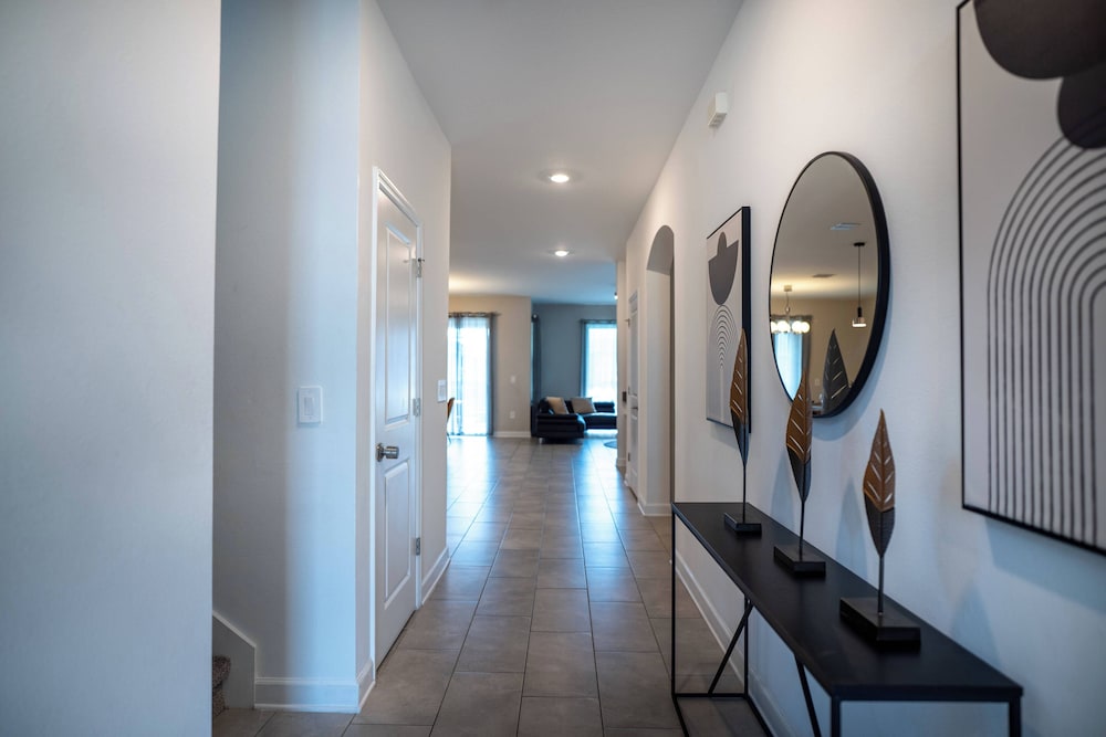 6BR Luxury Pool Home Near Disney Champions