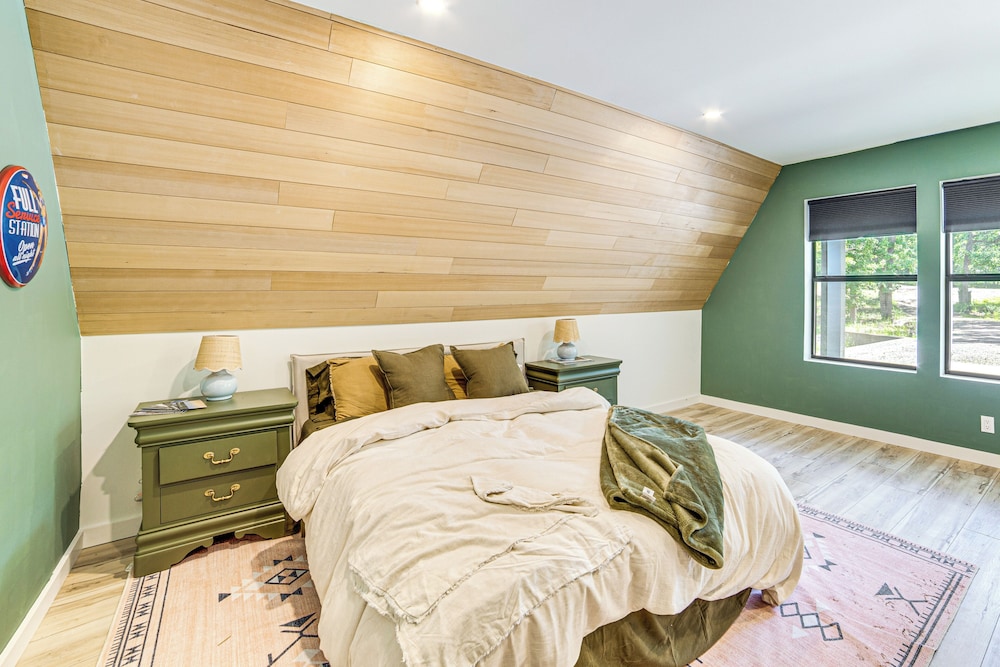 A-frame Cabin w/ Deck Near Cedar Creek Lake
