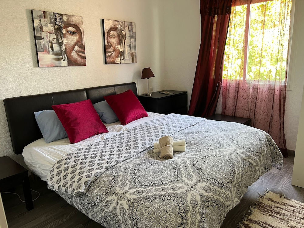 Lovely 4-bed Cottage in Las Chapas Marbella