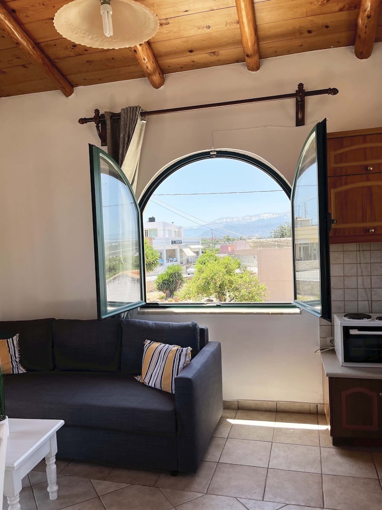 Skandalis Traditional Suites