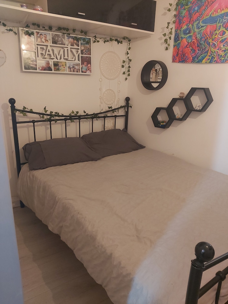 Charming 2-bed Apartment in Eastleigh view 3