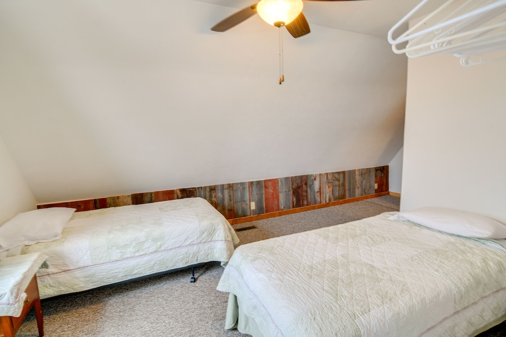 'the Barn' Secluded Home 7 Mi to Afton Lake! view 5