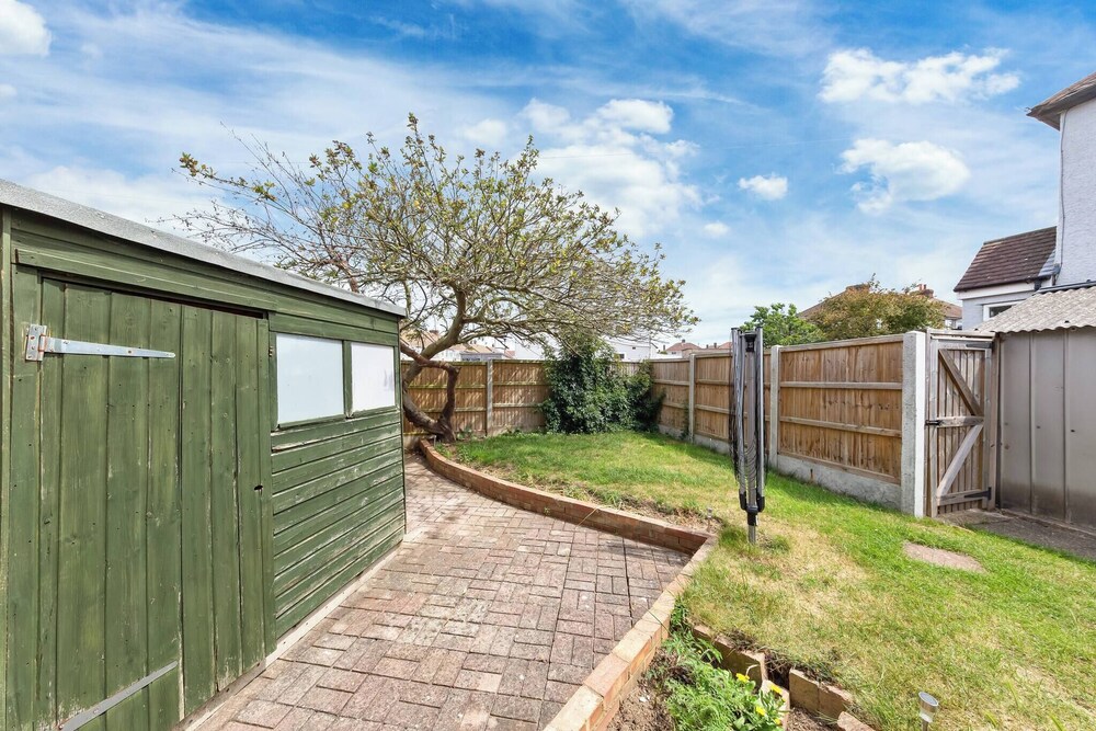 Spacious 3 bd Garden M25, Free Parking,bluewater
