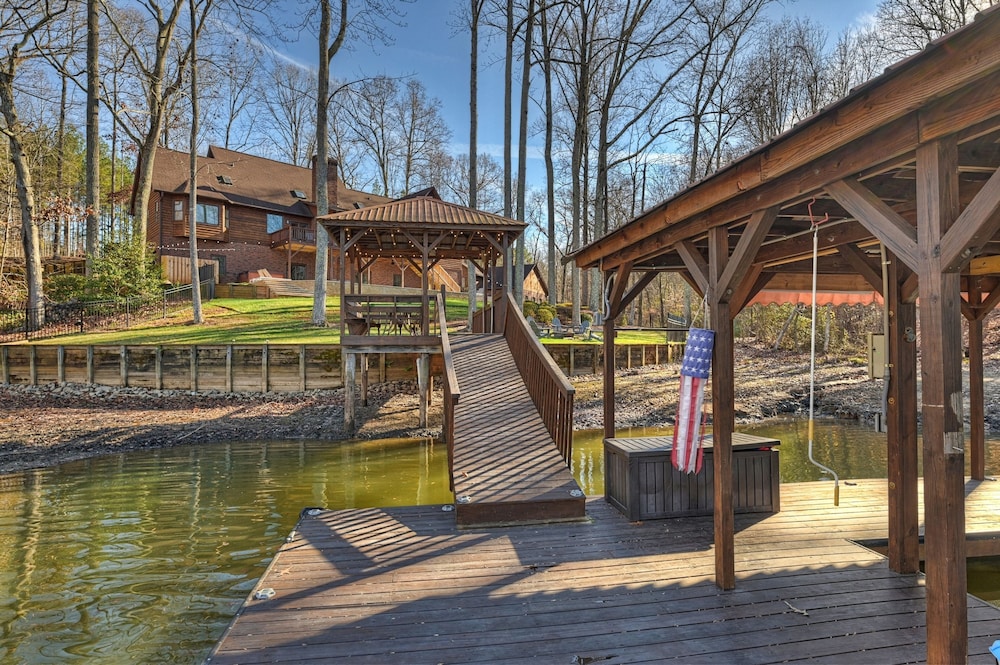 Winding Down by Avantstay Sleeps 20 Dock View