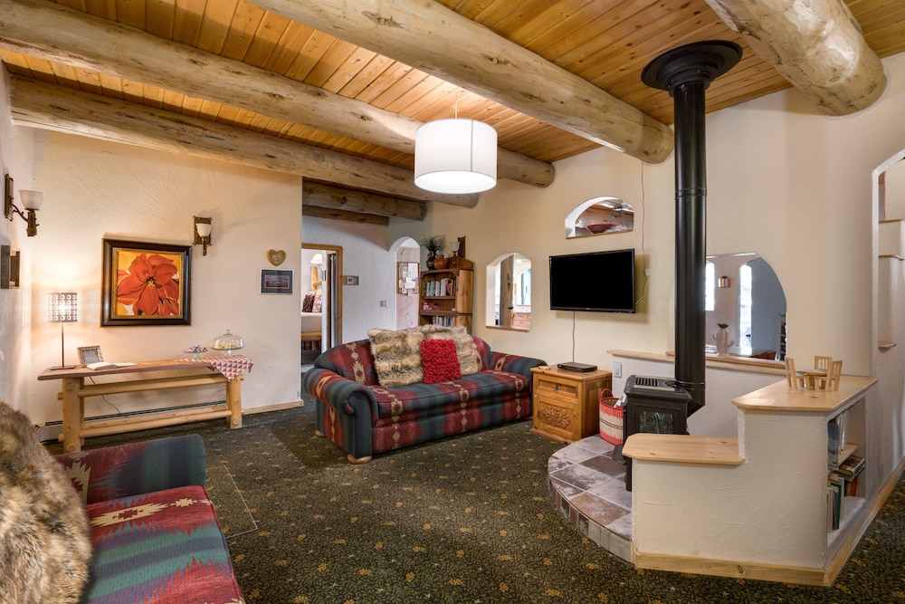 Mariposa Lodge B&B