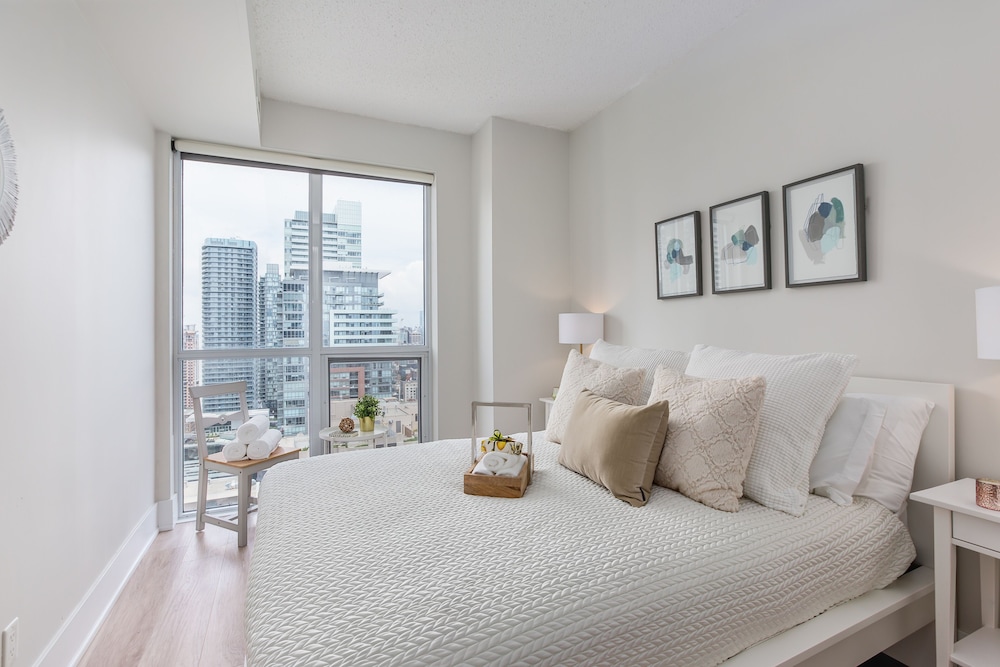 Applewood Suites - CN Tower & Convention