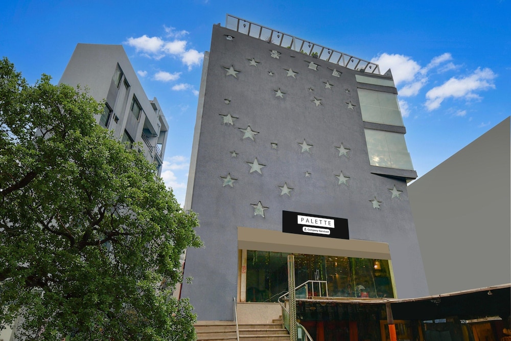 Cozy Deluxe Room at Chappan Market Indore