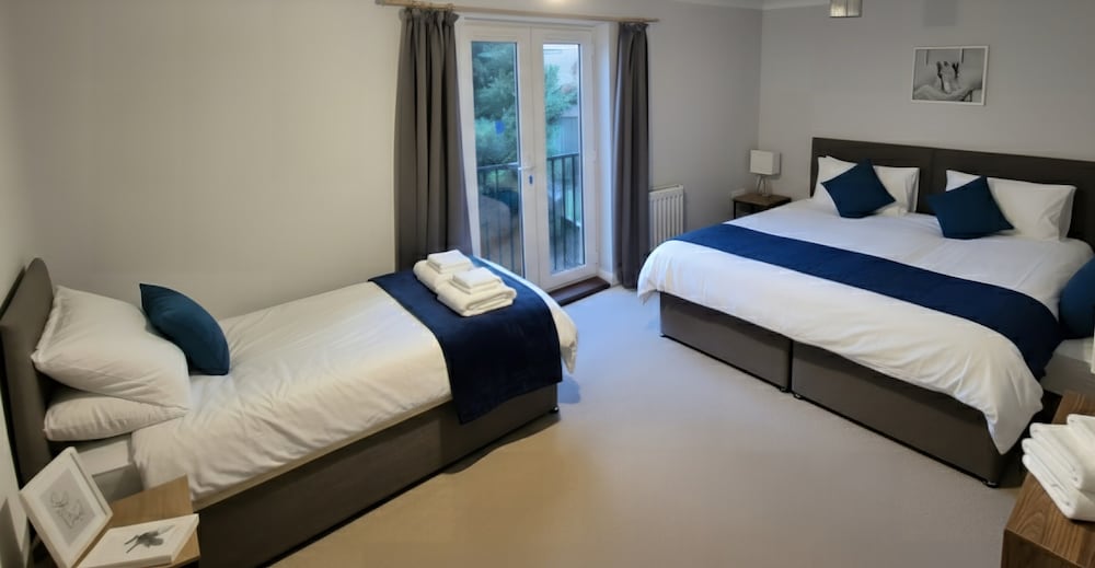 Charming 4-bedroom Stoke Gifford Retreat for 9 Guests