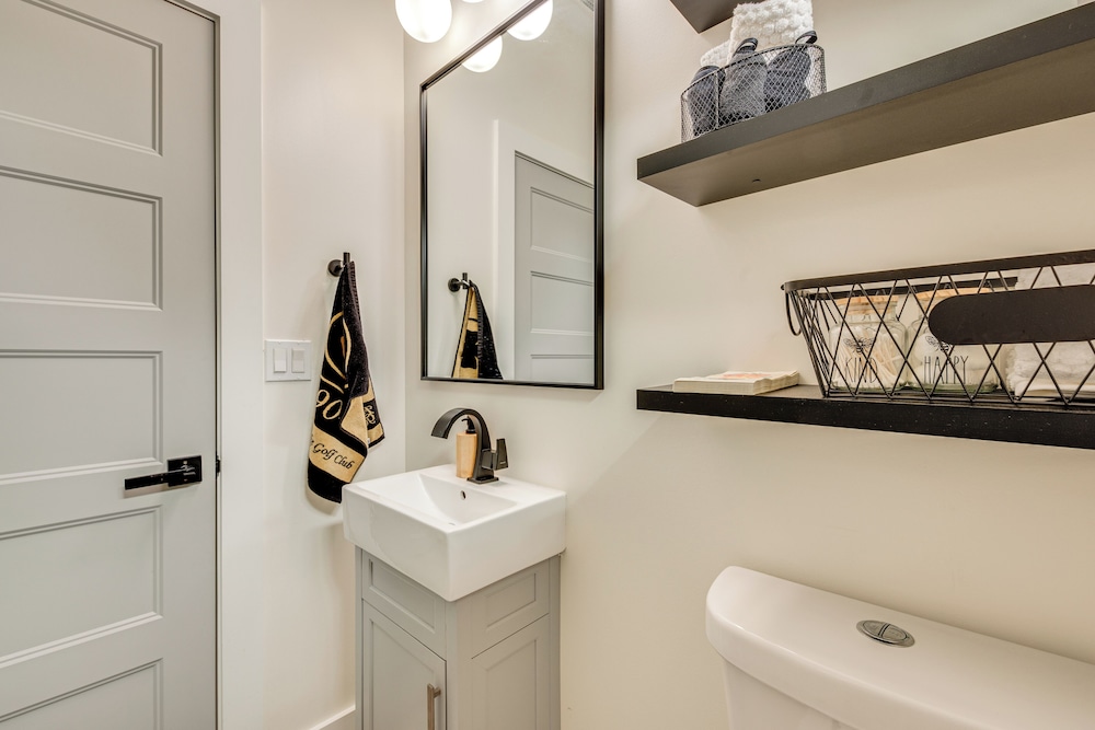 Wfh-friendly Studio - 5 Mi to Downtown Atlanta!