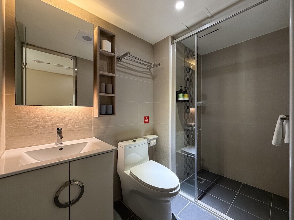 ElEnce Hotel