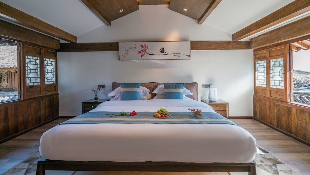 Lize Graceland Artistic Suite Inn