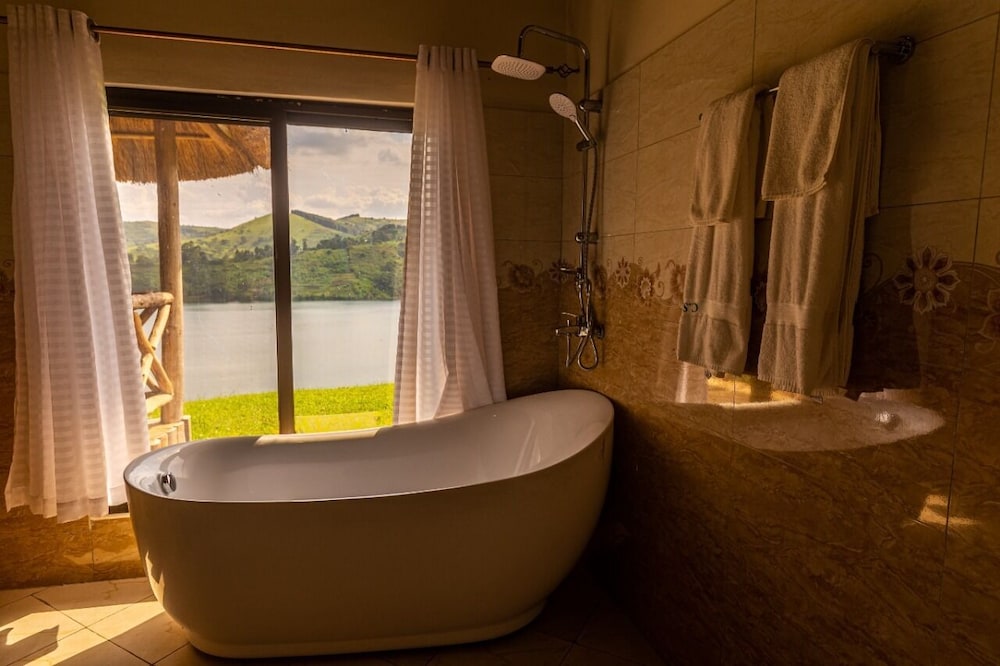 Crater Safari Lodge