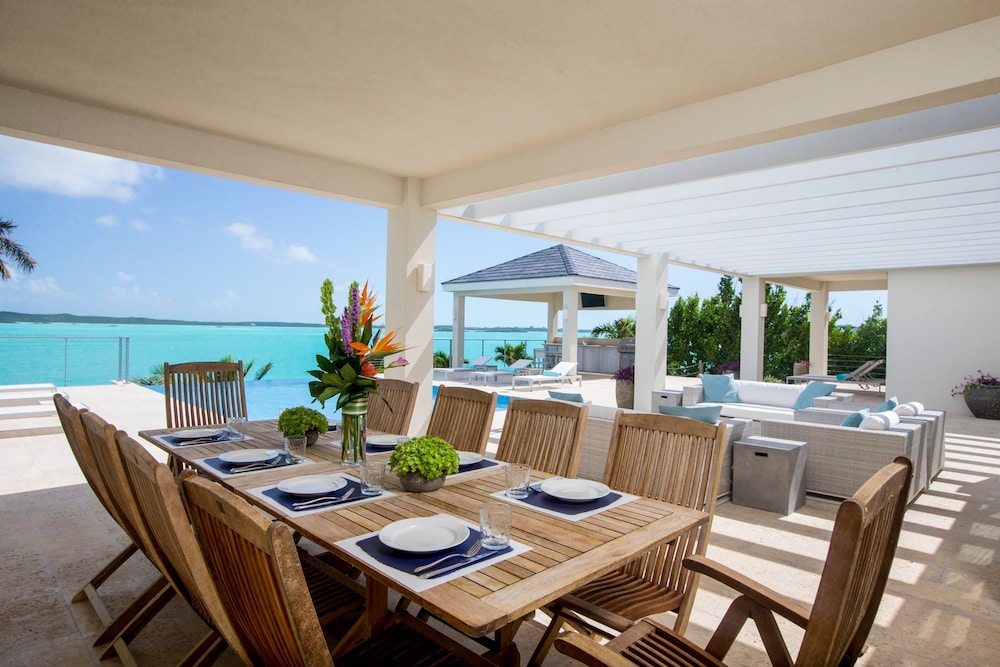 5 BR Waterfront Villa On Chalk Sound Blue Water