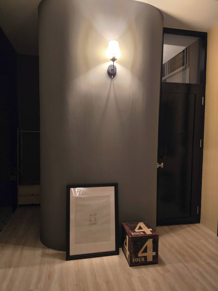 Homey Home UP Themed Near MRT Samyot