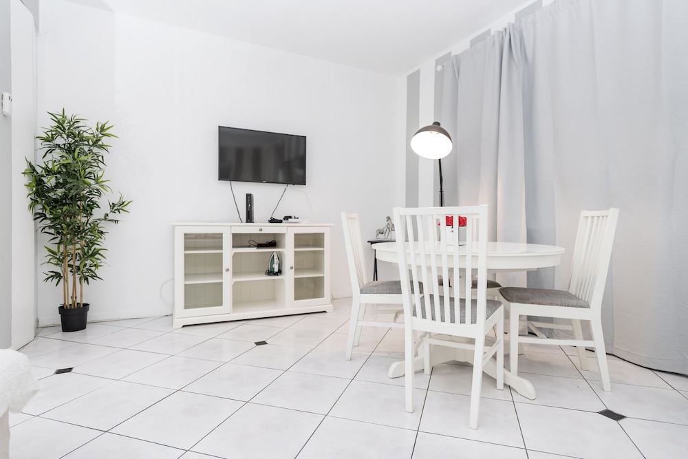 Collins Beach Apartments