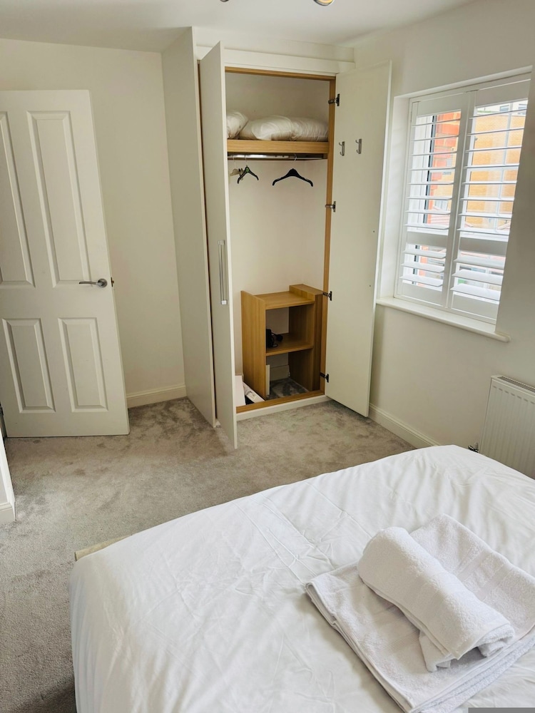 Luxurious Majestic 4 Bedroom- Free Parking