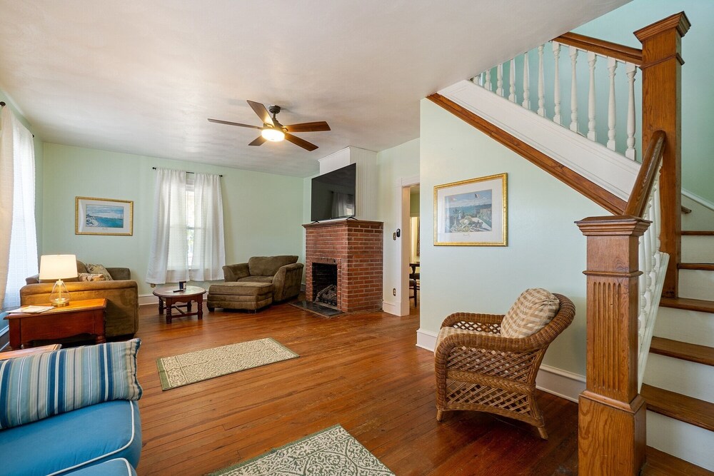 Captains Quarters By The Bay 3 Bedroom Cottage by RedAwning view 2