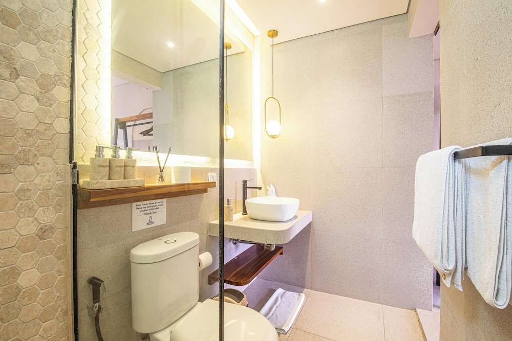 Chic 4-br Villa in Central Seminyak, Beach 5 Mins