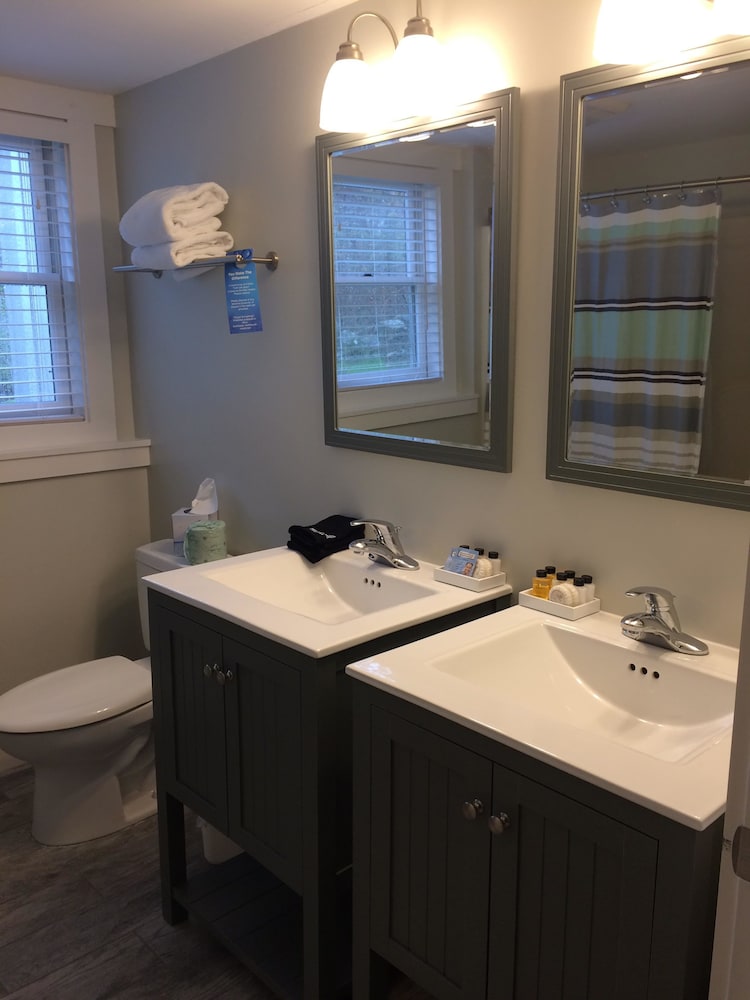 Glen Cove Inn & Suites