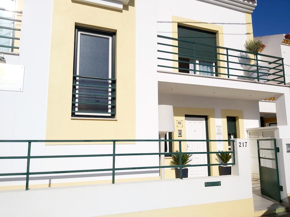 Hotel Milfontes Guest House - Image 1