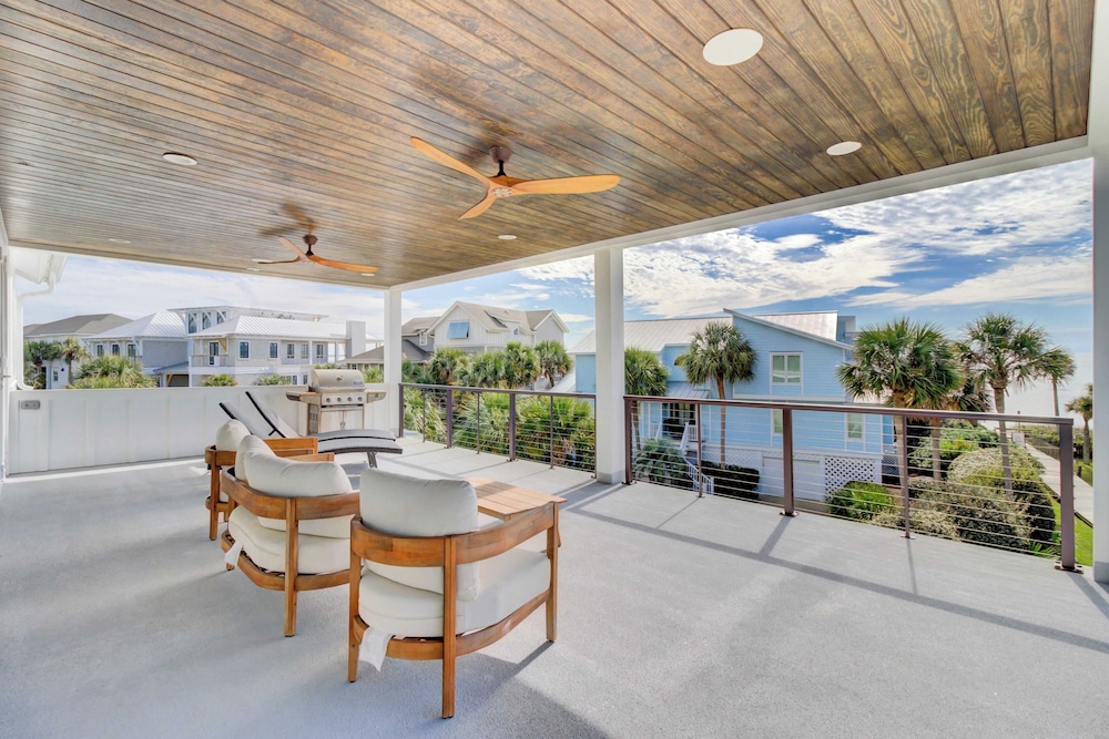 7 Beachwood East by Avantstay Steps to the Beach Ocean Views, Hot Tub, 7bdr