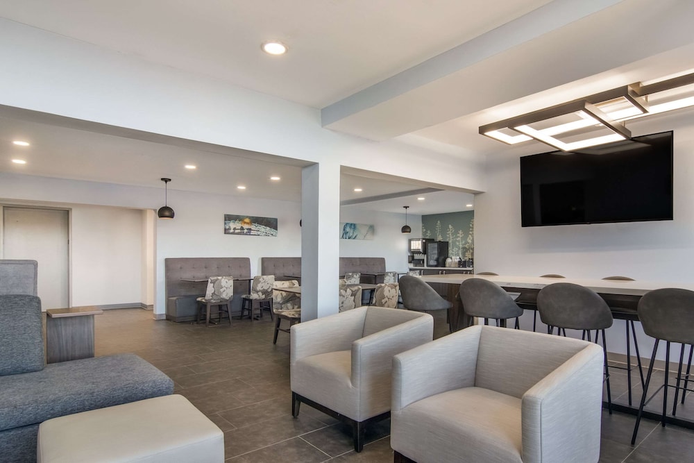 Spark by Hilton Clarion view 3