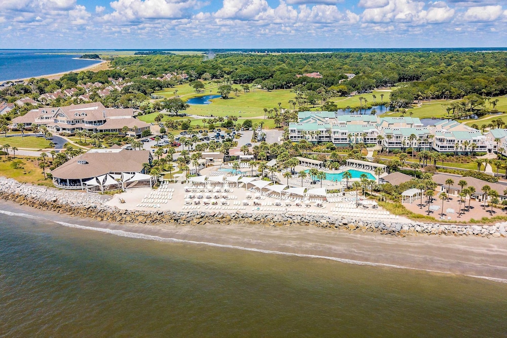Luxe Villa w/ Spacious Patio, Steps to Beach! view 3