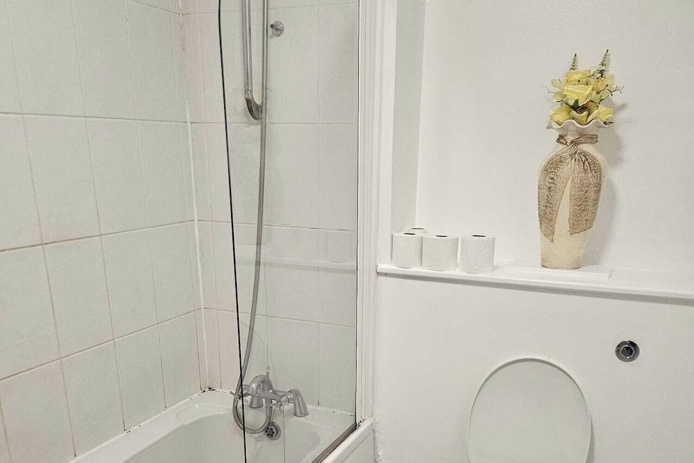 2 Bed Appt - City Centre - Private Balcony