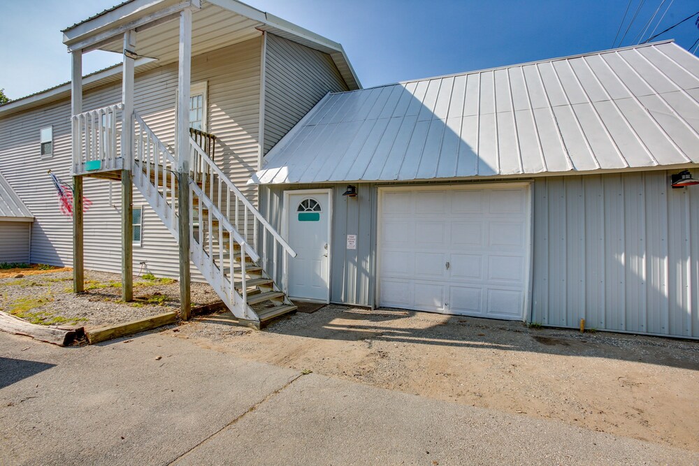 Charming Lake Ann Apartment - Walkable Location! view 4