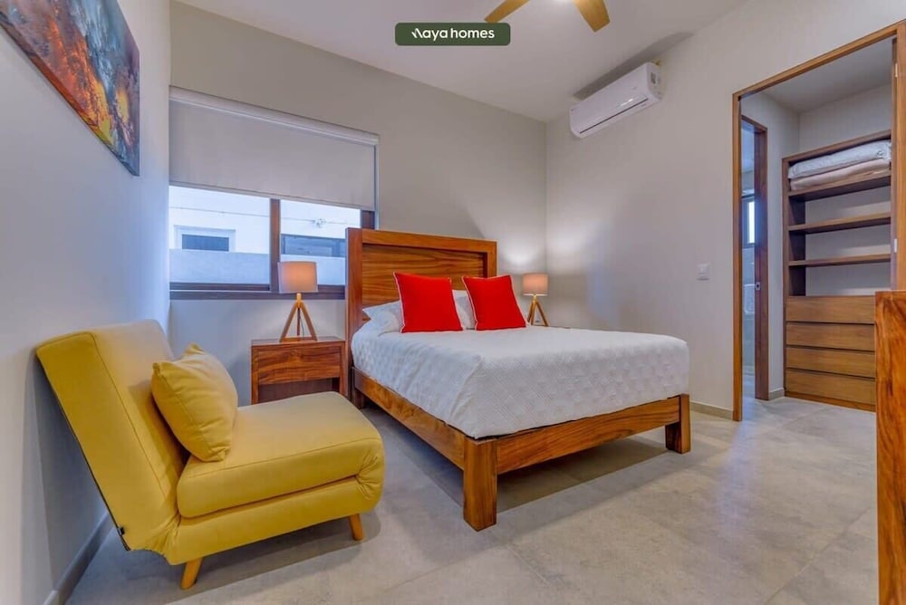 Luxurious 3BR Condo Right Next to the Beach - King