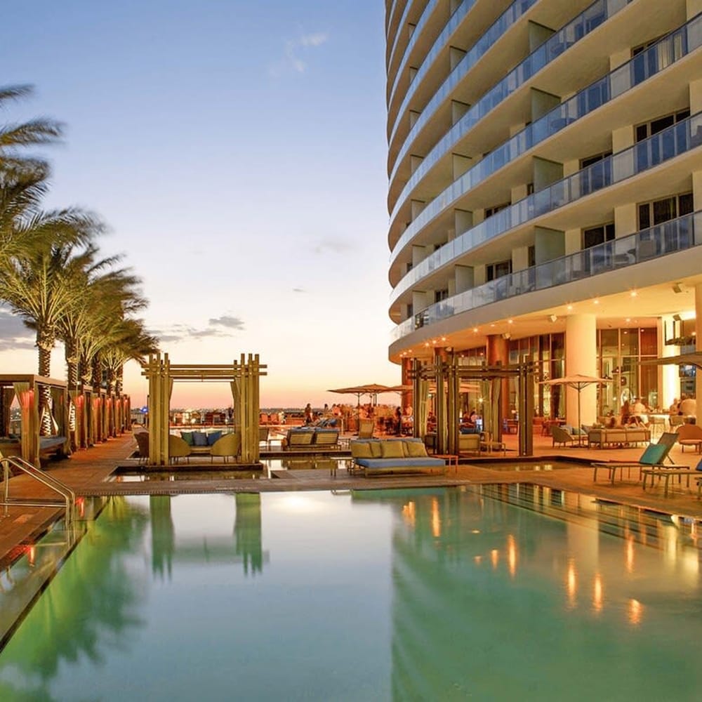 Rooftop Pool Oceanview Balcony Beachfront Resort