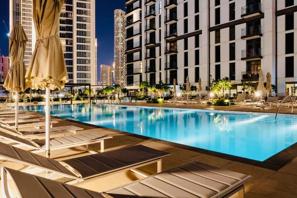 Burj Crown Lux Apartment by Dubai Mall