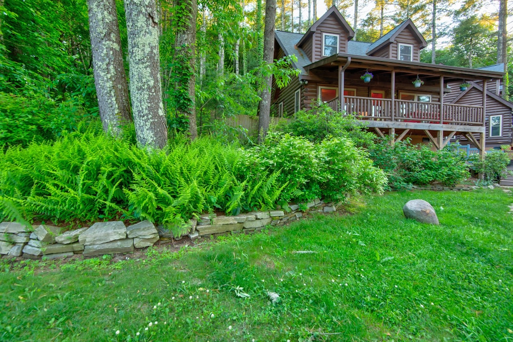 Heritage Hill Cabins view 3