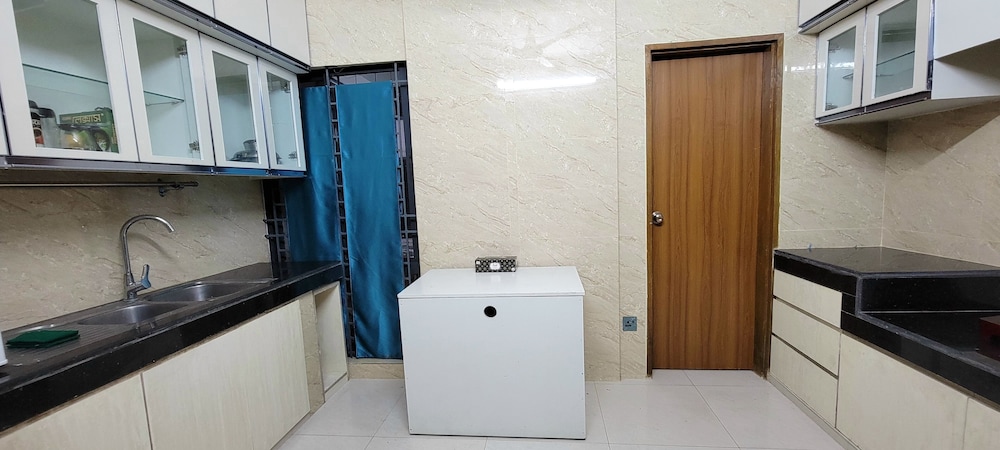 Luxurious 3-bhk Highly Secured & Close to Airport