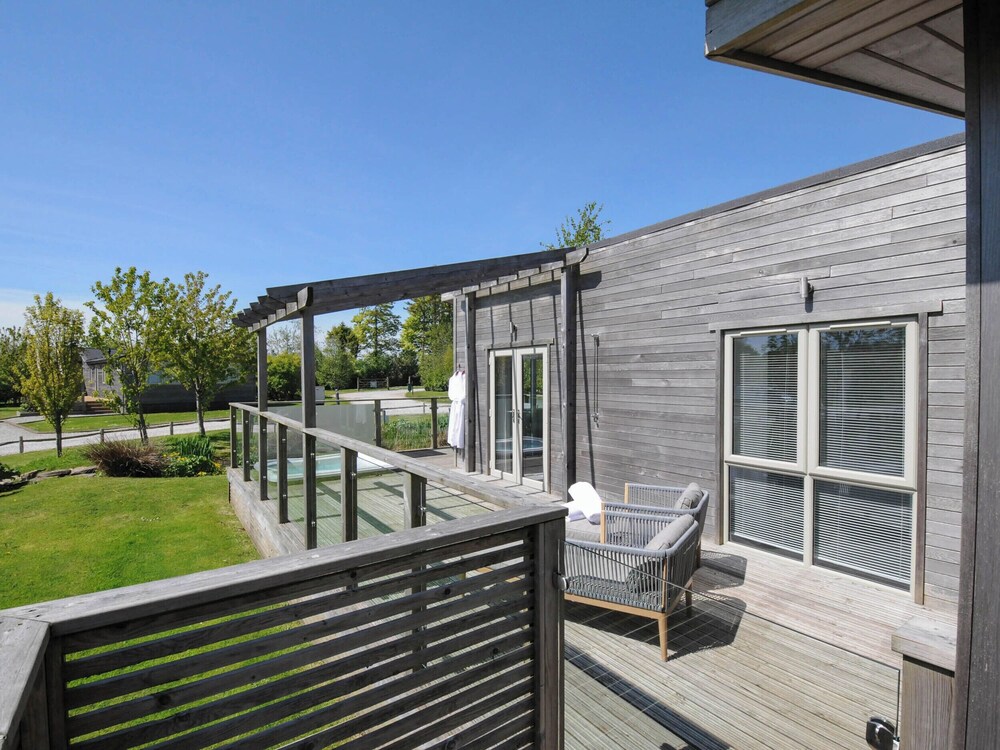 11 Meadow Retreat