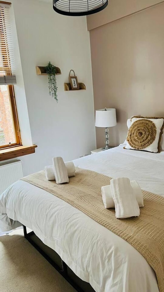 Modern City Center 2 Bedroom Apartment view 3