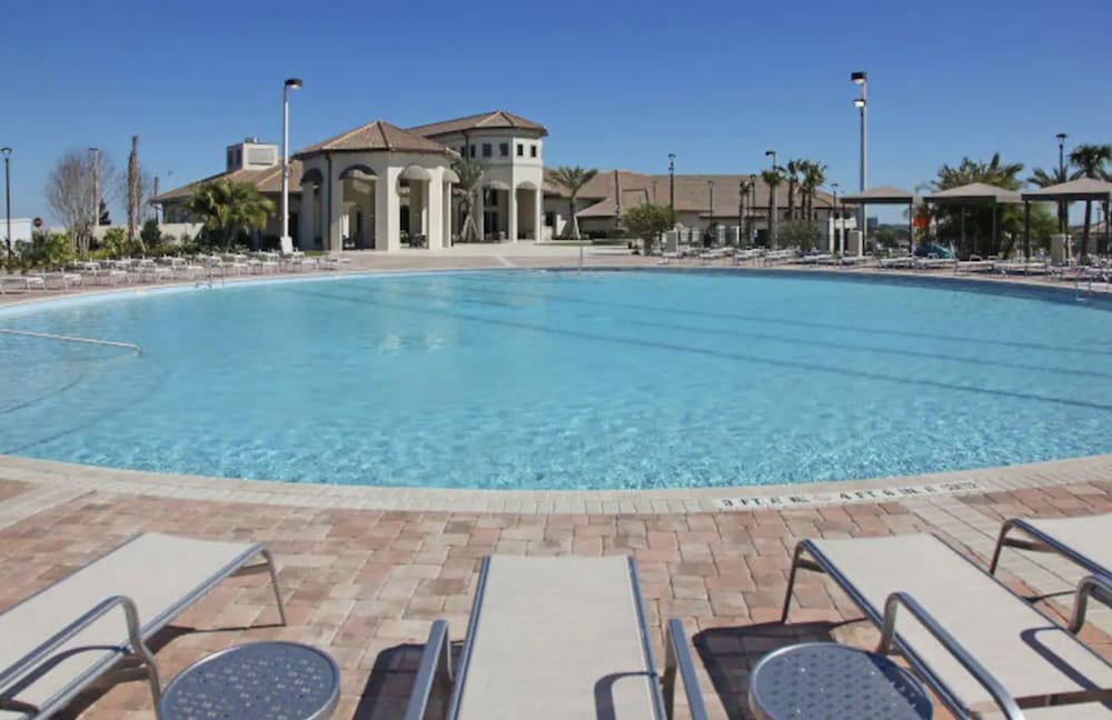 8933 Minnie s Townhouse Champions Resort Pool