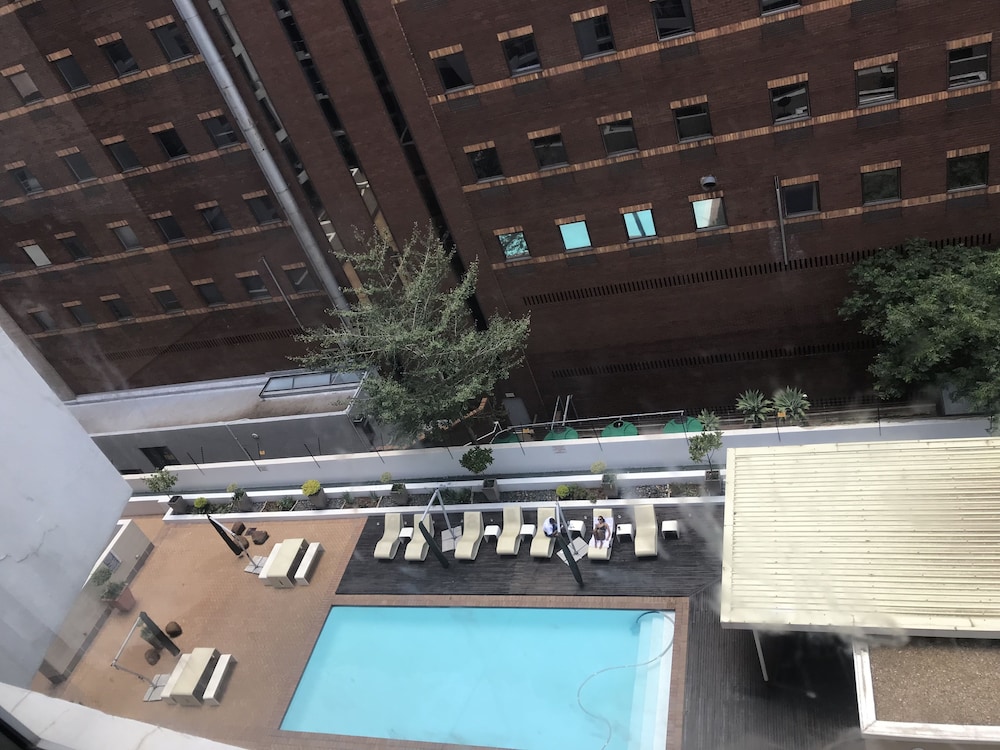 First Divine Suites - Hydro Park