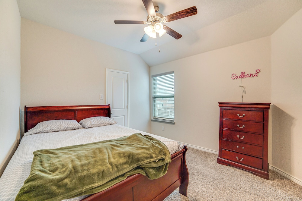 Walk to Lake Ray Hubbard: Spacious Family Home!