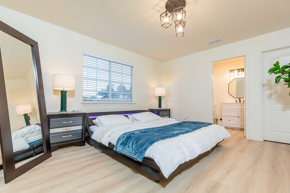 Not Affected by the Fire/elegant Pasadena Retreat Prime Comfort Awaits