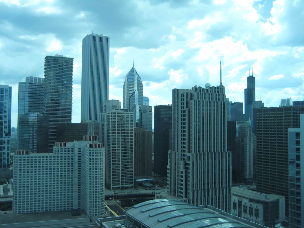 Chicago Downtown Condo - Michigan Ave Suite ID 14-15 view 5