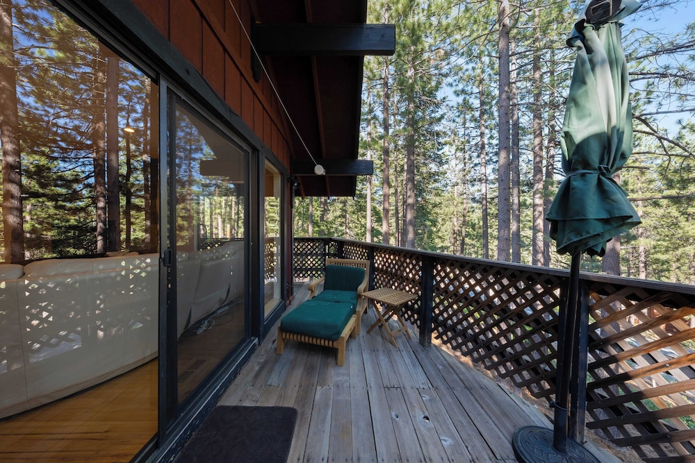 Secluded Incline Village Stay w/ Deck Near Diamond Peak & Lake Cloud 9 and 1/2 by Avantstay